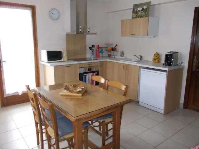Appartement T2 Bas De Villa Avec Jardinet Au Calme Proche Mer Ла-Сейн-сюр-Мер Экстерьер фото